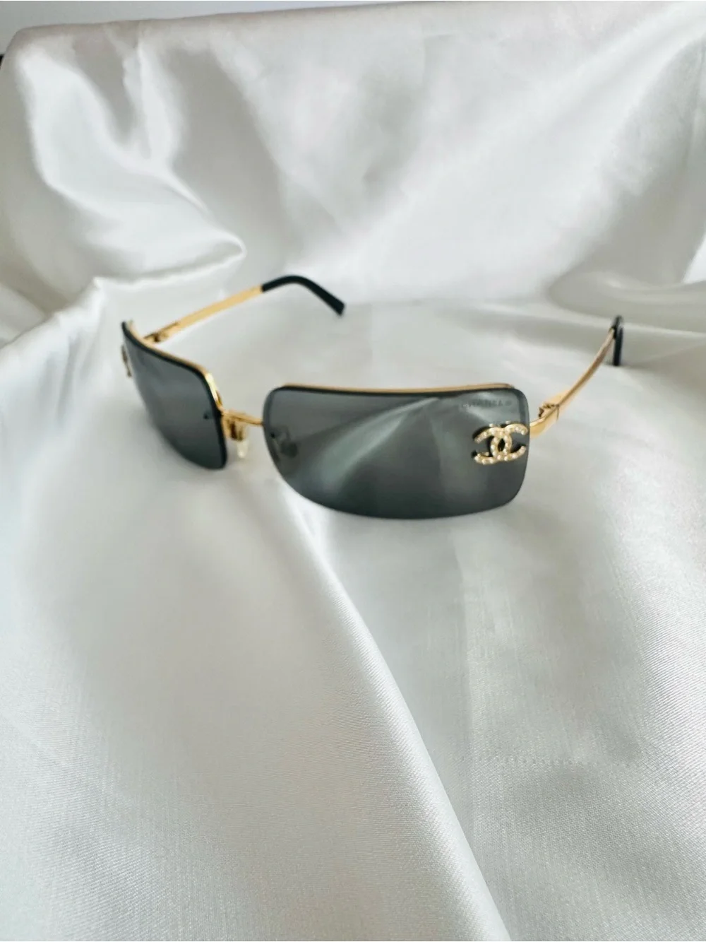 Rare 𝑪𝑯𝑨𝑵𝑬𝑳 Gold-Tone Frame Grey Mirror Sunglasses with CC Crystal #145